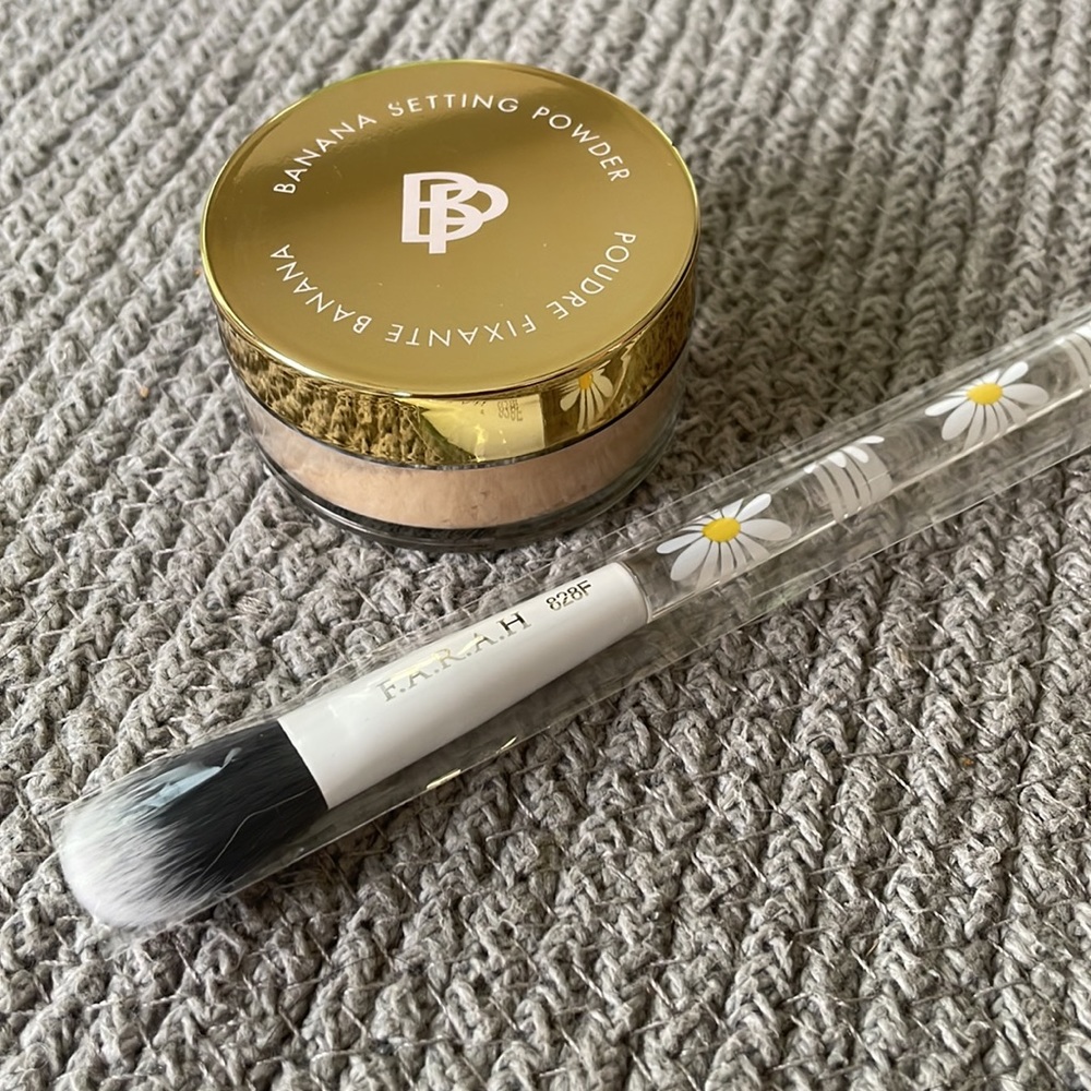 Banana Setting Powder and F.A.R.A.H. 828F Brush